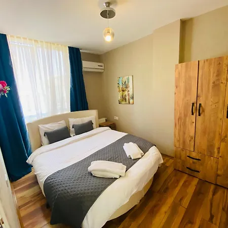 Royal Loft Aparthotel 4*