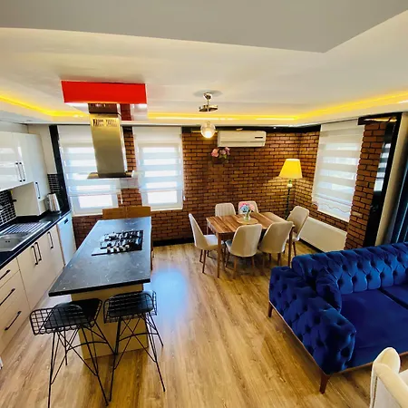 Royal Loft Aparthotel 4*