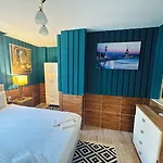 Royal Loft מלון דירות 4*