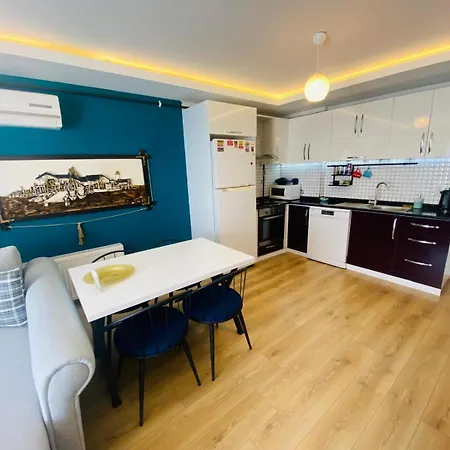 Royal Loft Aparthotel 4*