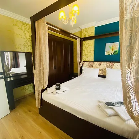 Royal Loft Aparthotel 4*