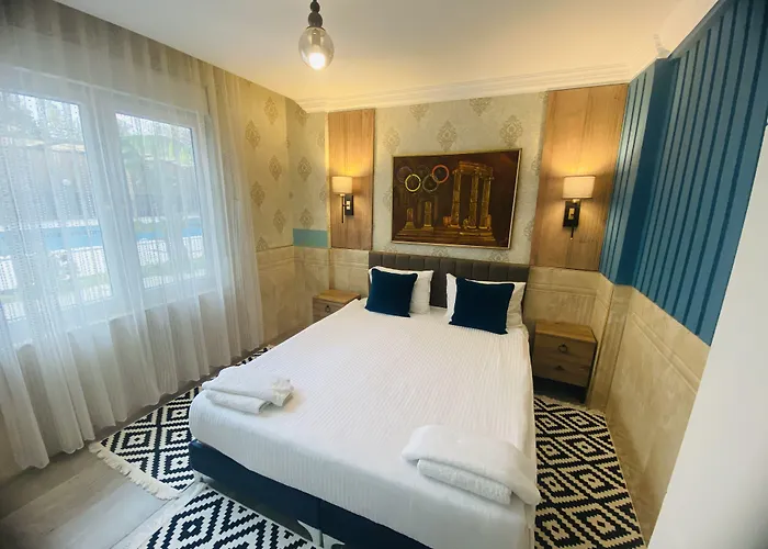 Royal Loft Aparthotel 4*