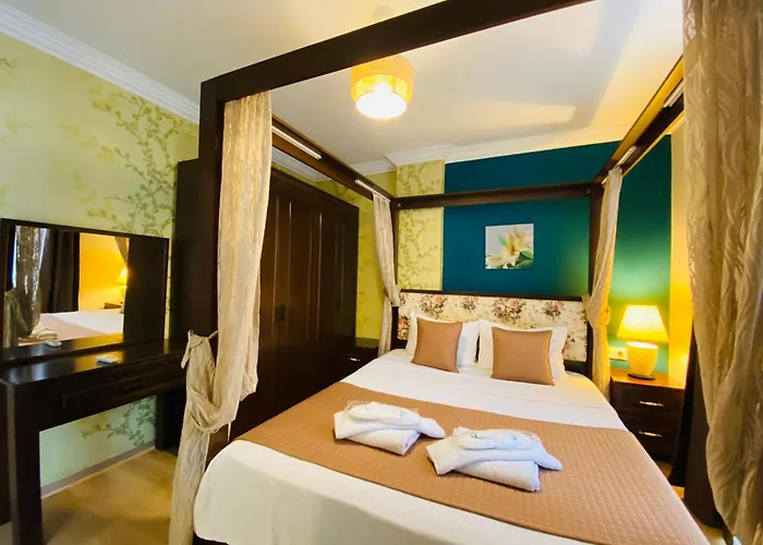 Royal Loft Aparthotel 4*