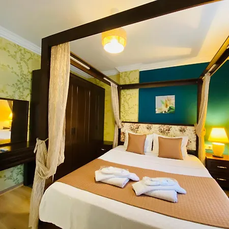 Royal Loft Aparthotel 4*
